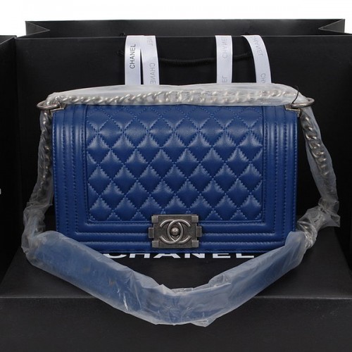 Bolso de hombro con solapa Boy Chanel en piel de oveja A58500 RoyalBlue