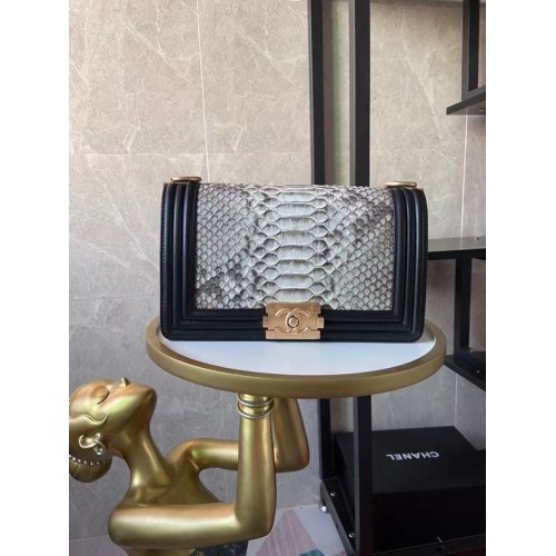 Boy Chanel Flap Shoulder Bag original piel de serpiente AS67086 gris