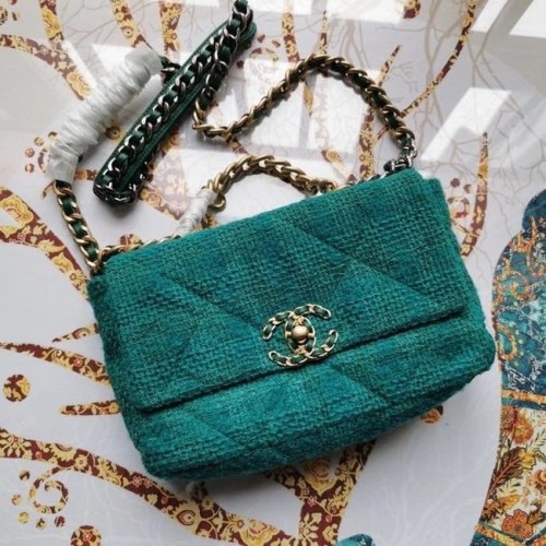 Bolso con solapa CHANEL 19 AS1160 verde