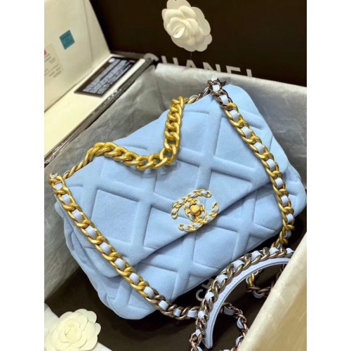 Bolso con solapa CHANEL 19 AS1161 azul claro