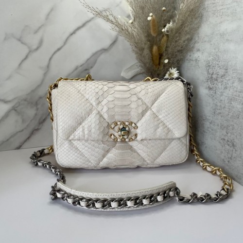 Bolso con solapa CHANEL 19 Original Bolso con solapa de piel de serpiente AS1160 Crema