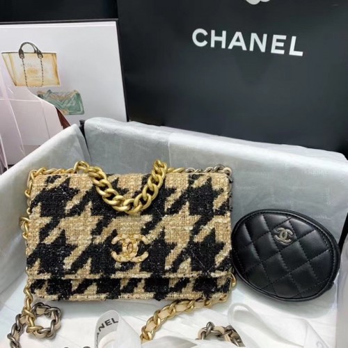 Bolso con solapa CHANEL 19 WOC 33817 albaricoque y negro
