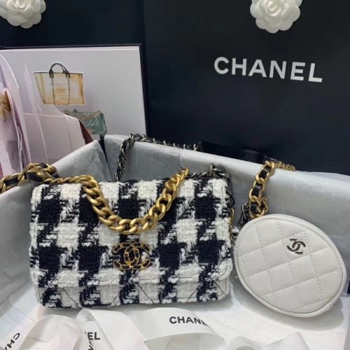 Bolso con solapa CHANEL 19 WOC 33817 blanco y negro