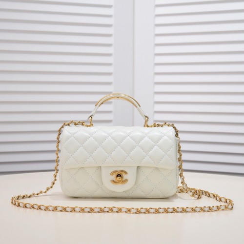 Bolso mini CF con solapa CHANEL 22B y asa superior con herrajes dorados AS2431 Blanco