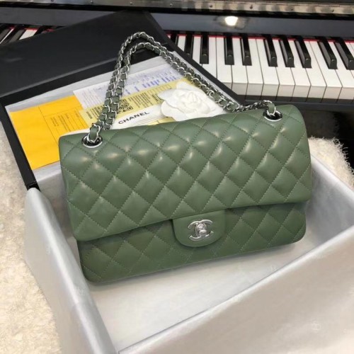 Bolso clásico CHANEL Piel de cordero A1112 verde