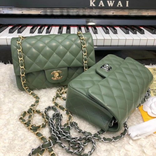 Bolso clásico CHANEL Piel de cordero A1116 verde