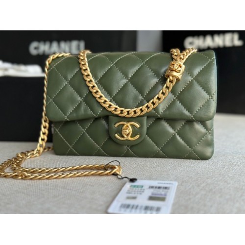 BOLSO SOLAPA CHANEL Piel de cordero metal dorado AS3393 verde