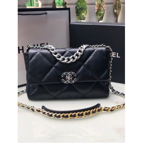 Bolso con solapa 19 de piel de cordero CHANEL AS1161 negro