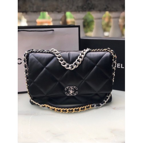Bolso con solapa 19 de piel de cordero CHANEL AS1162 negro