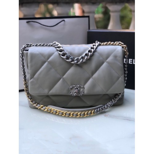 Bolso con solapa 19 de piel de cordero CHANEL AS1162 gris
