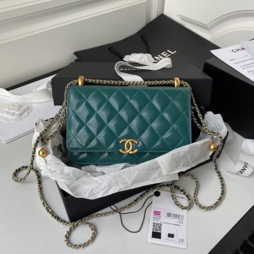 Bolso de hombro con solapa de piel de cordero CHANEL AP2289 verde