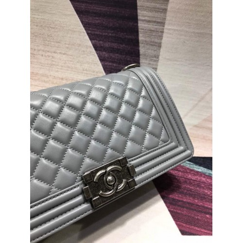 Bolso con solapa CHANEL Le Boy A67086 Gris