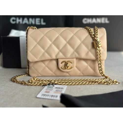 BOLSO PEQUEÑO CON SOLAPA CHANEL Piel de cordero Metal dorado AS3393 albaricoque