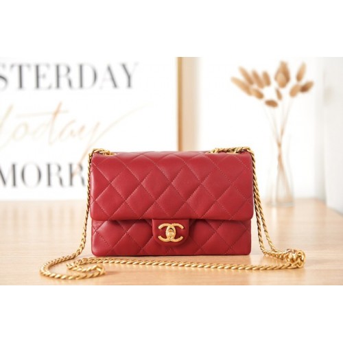 BOLSO PEQUEÑO CON SOLAPA CHANEL Piel de cordero metal dorado AS3393 rojo