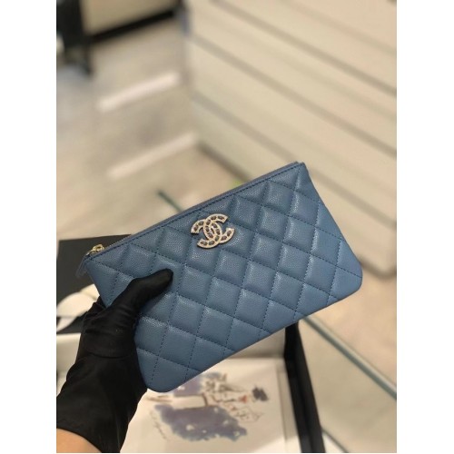 POUCH PEQUEÑO CHANEL Piel de ternera granulada metal dorado AP2968 azul