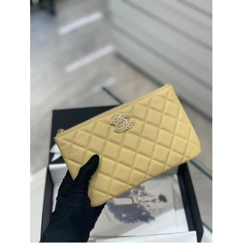 POUCH PEQUEÑO CHANEL Piel de ternera granulada metal dorado AP2968 amarillo