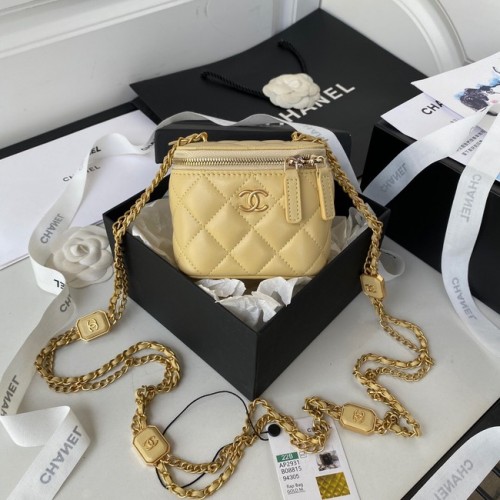CHANEL TOCADOR PEQUEÑO CON CADENA Piel de cordero Metal dorado AP2931 amarillo claro