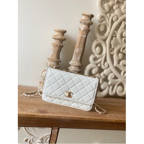 CARTERA CON CADENA CHANEL Piel de cordero Metal dorado 88632 blanco
