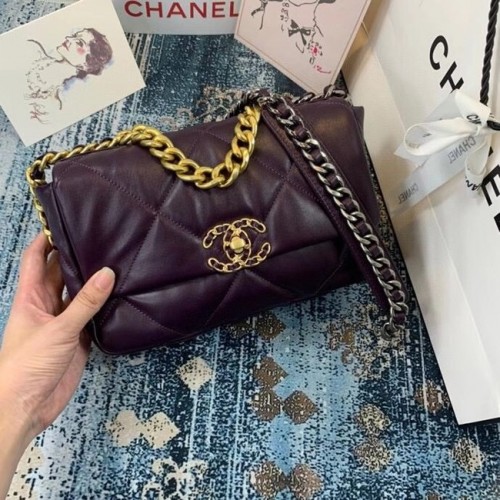 Bolso Chanel 19 solapa AS1160 morado oscuro