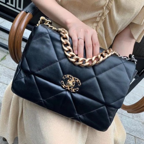 Bolso con solapa Chanel 19 AS1161 negro