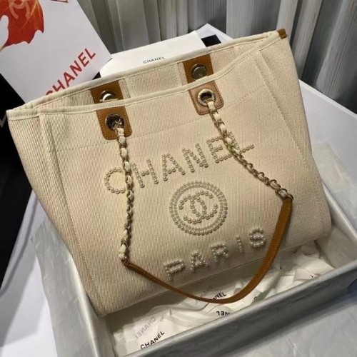 Chanel 19SS Shopping bag A67001 crema