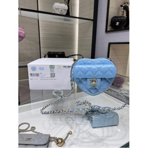 Chanel 2022S Love Heart mini bolso cruzado de piel de cordero con cadena AO2784 azul