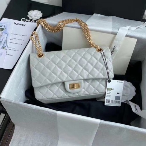 Chanel 2.55 Bolso con solapa de piel de becerro A37586 gris claro