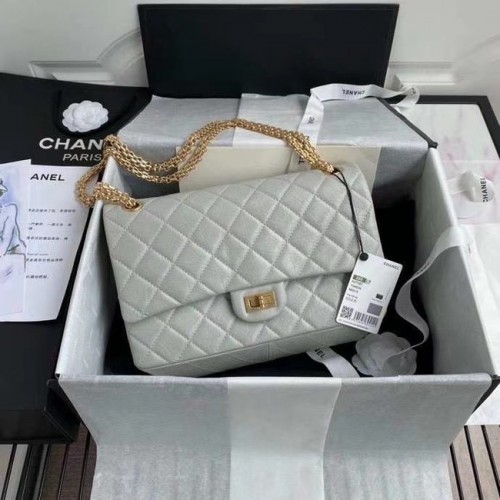 Chanel 2.55 Bolso con solapa de piel de becerro A37587 gris claro