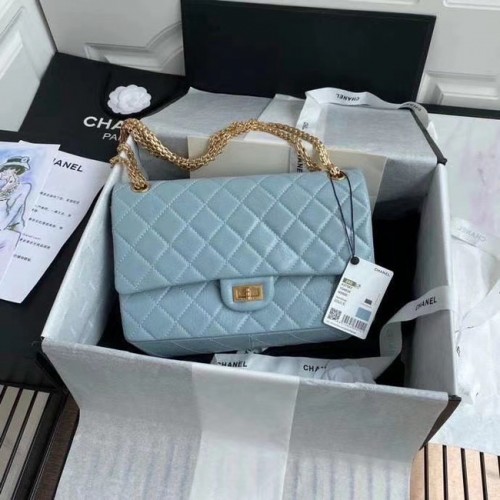 Chanel 2.55 Bolso con solapa de piel de becerro A37587 azul cielo