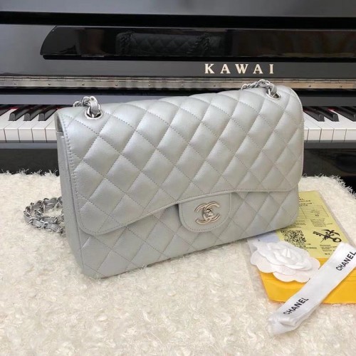Bolso con solapa Chanel Serie 2.55 Cuero A1112CF plateado