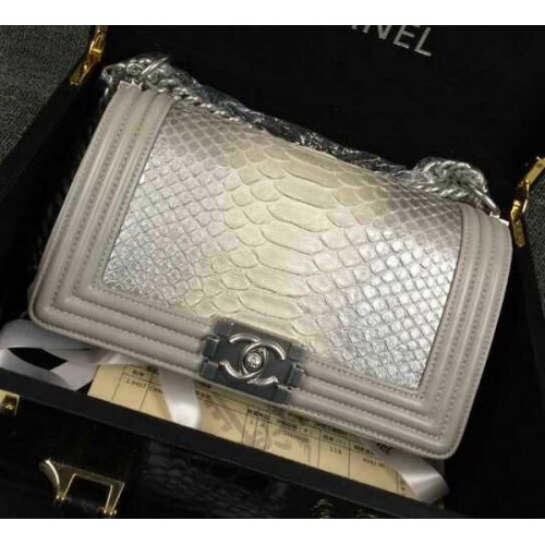 Chanel Boy Flap Bolso de hombro Piel de pitón plateada A66095 Plata