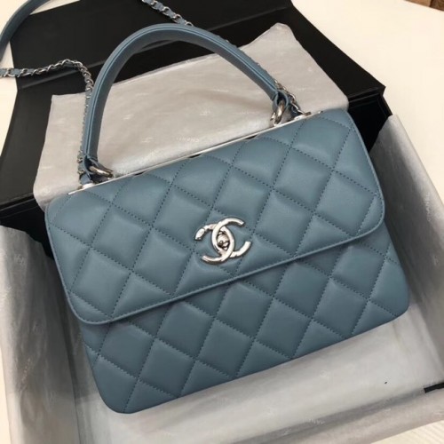 Bolso con solapa y asa superior de piel de cordero original CC de Chanel 92236 metal en tono azul y plateado