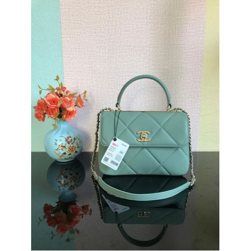 Bolso con solapa y asa superior de piel de cordero original CC de Chanel A92236 verde claro y metal dorado