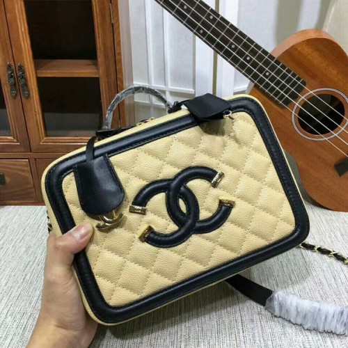 Chanel Bolso de hombro de piel de becerro 6070 Camel