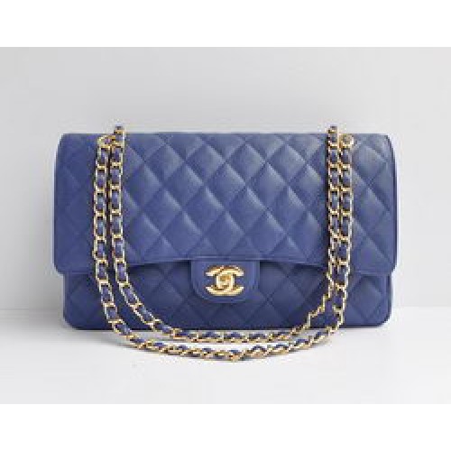 Chanel Classic 2.55 Series Bolso con solapa acolchada con cadena dorada de caviar azul 1113