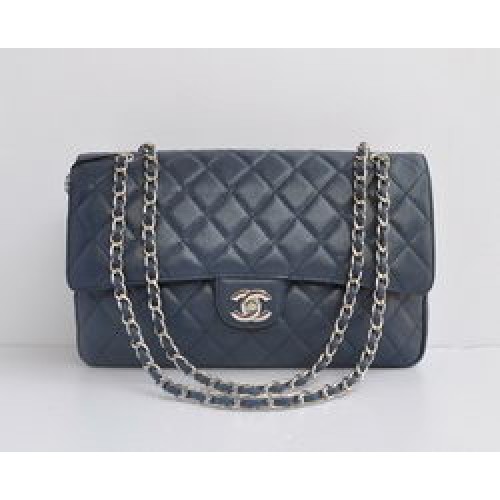 Chanel Classic 2.55 Series Bolso con solapa acolchada con cadena plateada de caviar azul claro 1113