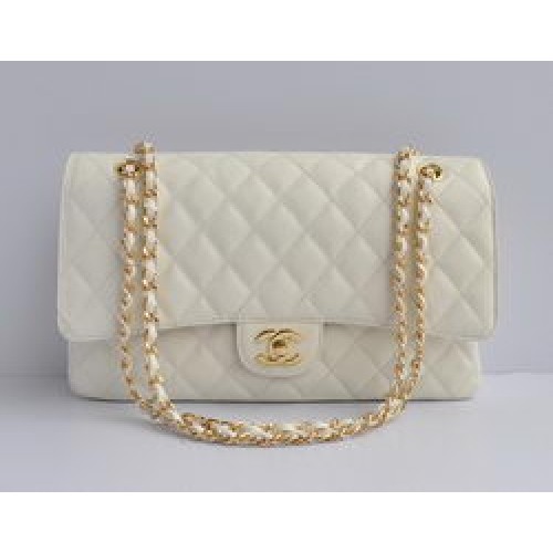 Chanel Classic 2.55 Series Bolso con solapa acolchada con cadena dorada de caviar blanco 1113