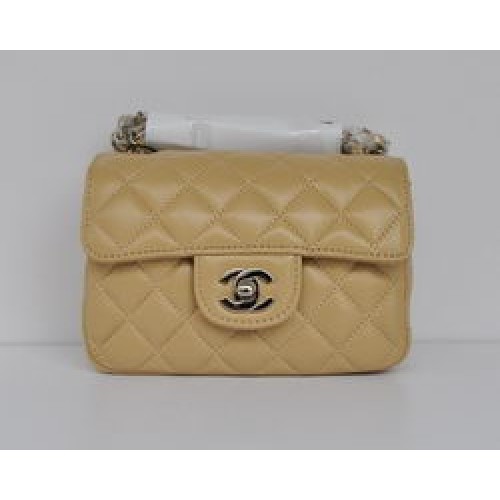 Bolso clásico con solapa acolchada con cadena plateada de piel de cordero albaricoque de Chanel 1115