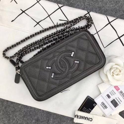 Chanel Bolso de mano clásico con cadena Piel de becerro granulada Metal plateado A84450 gris oscuro