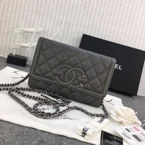 Bolso de mano clásico Chanel con cadena Piel de becerro granulada Metal plateado A88447 gris oscuro