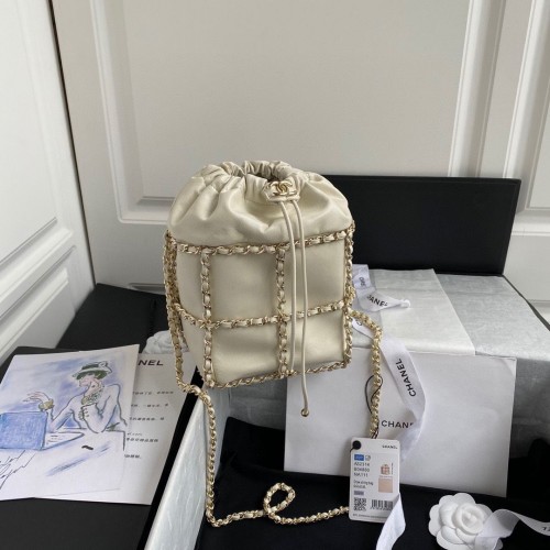 Bolso con cordón Chanel Piel de cordero Metal dorado AS2314 AS2313 Blanco