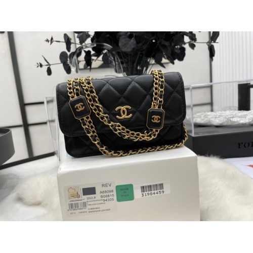 Chanel mini BOLSO CON SOLAPA Piel de cordero Metal dorado A68098 negro