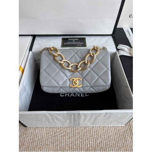 Chanel BOLSO CON SOLAPA Piel de cordero Metal dorado AS3366 gris