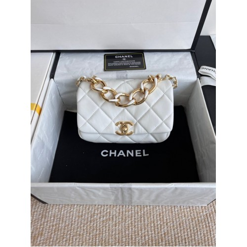 Chanel BOLSO CON SOLAPA Piel de cordero metal dorado AS3375 blanco