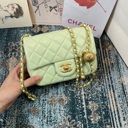 Chanel Flap Lambskin Shoulder Bag 1115 verde claro