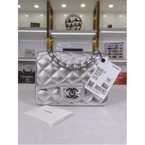 Bolso de hombro con solapa de piel de cordero Chanel A01115 plata