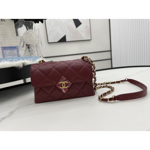 Bolso de hombro con solapa de piel de cordero Chanel AS2556 Burdeos