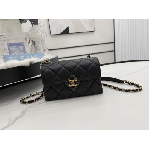 Bolso de hombro con solapa de piel de cordero Chanel AS2556 negro