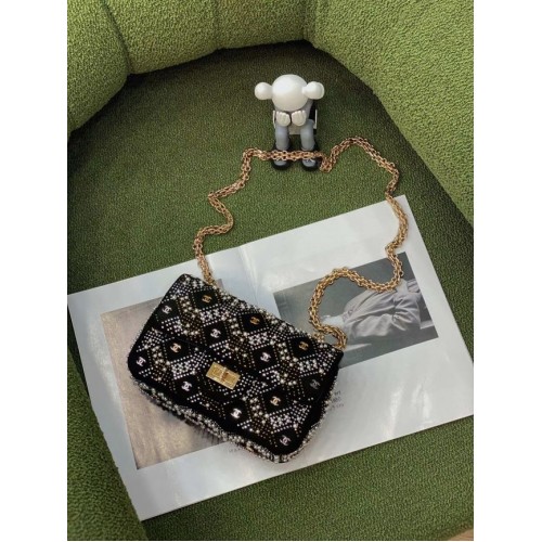 Bolso de hombro con solapa de piel de cordero Chanel AS2755 negro