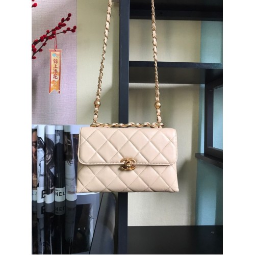 Bolso de hombro con solapa de piel de cordero Chanel AS3011 crema